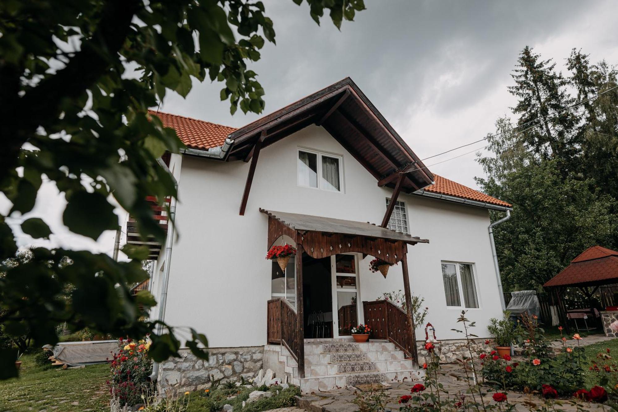 Kaffai Panzio Bed & Breakfast Izvoru Muresului Exterior photo