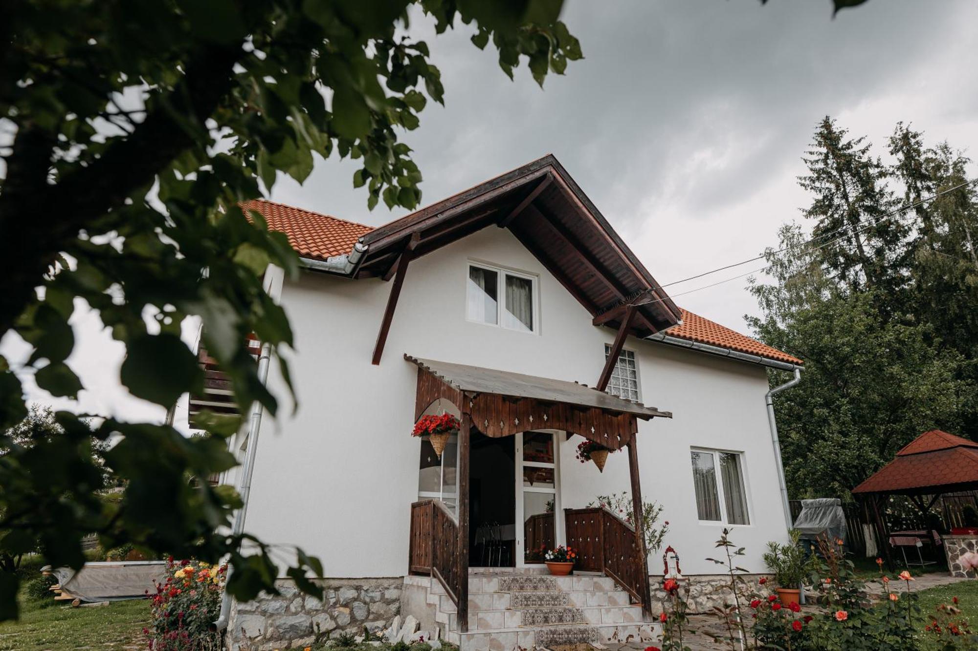 Kaffai Panzio Bed & Breakfast Izvoru Muresului Exterior photo